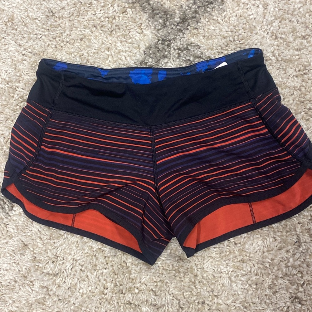 01 -Lululemon Run: Speed Short *stretch
Twisted Dune Alarming Black- size 4